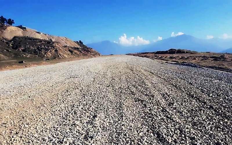 सुनथराली विमानस्थल:  धावनमार्ग कालोपत्र गर्न सुरु